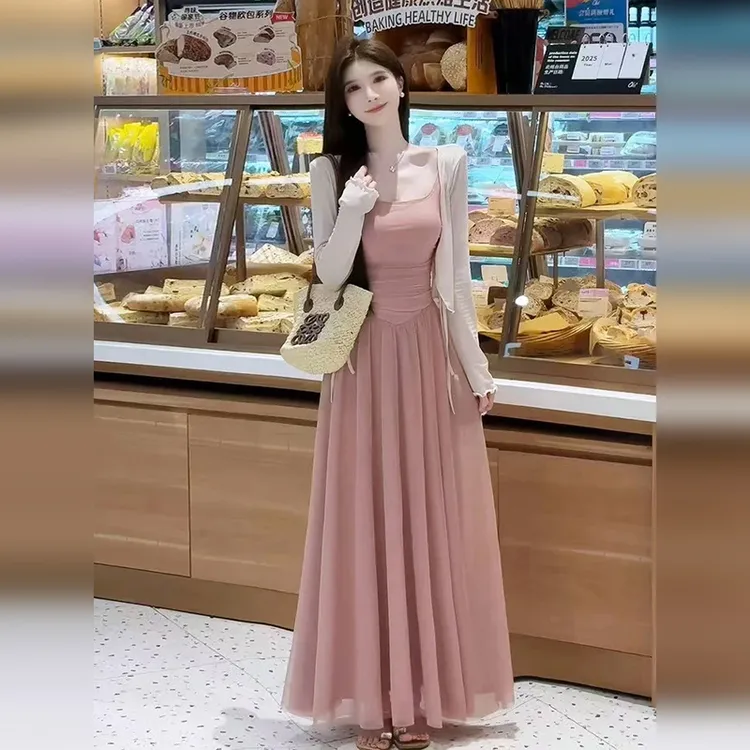 早秋季小个子粉色吊带连衣裙子女装超火穿搭一整套装新款长裙1964