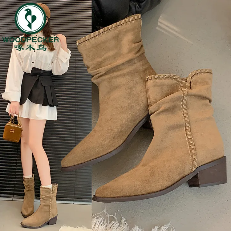 啄木鸟褶皱短靴女2025秋冬新款套筒中跟尖头西部牛仔靴百搭时装靴
