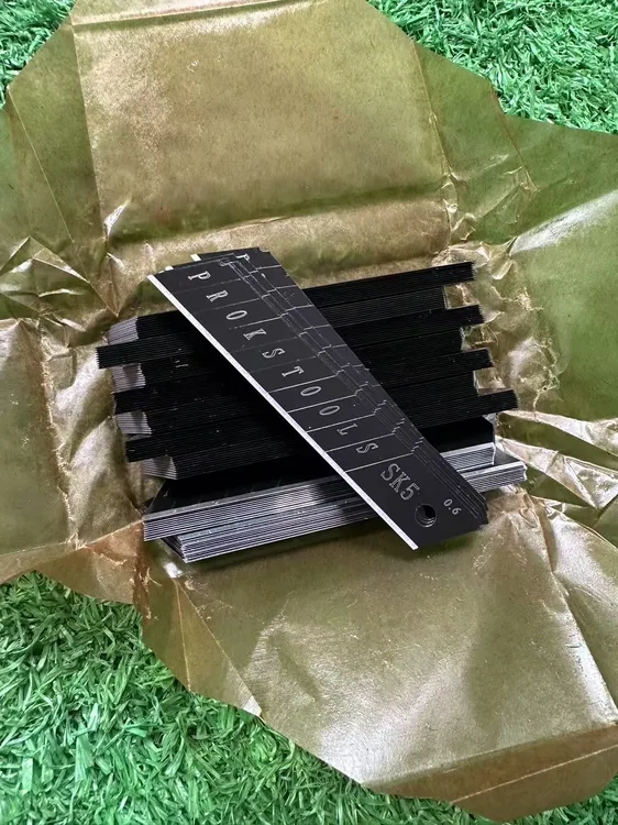 美缝专用加厚美工刀片100片装通用18mm宽度合金钢黑刀片