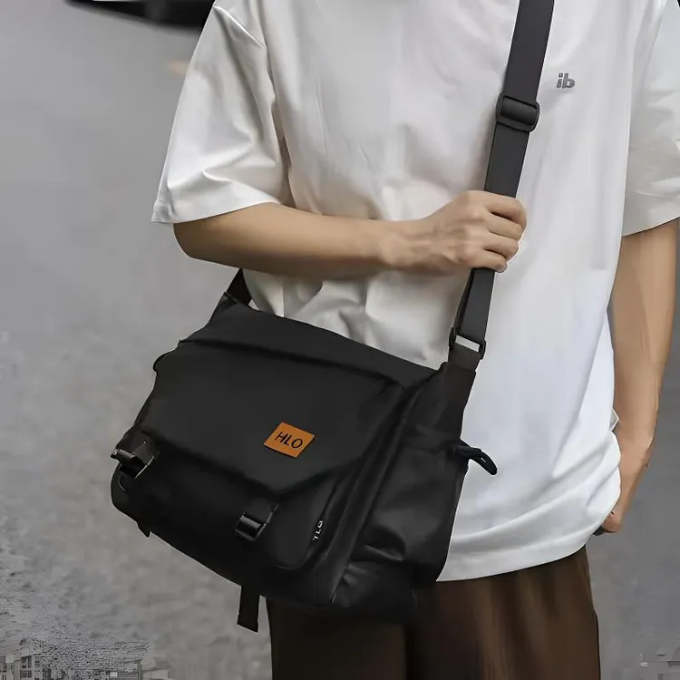 通勤风软面男士单肩包男士斜挎包休闲电脑包日系简约