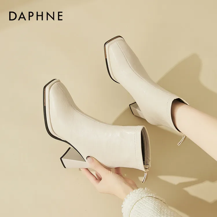 达芙妮白色短靴女鞋2025冬季新款方头瘦瘦高跟马丁靴气质增高棉靴