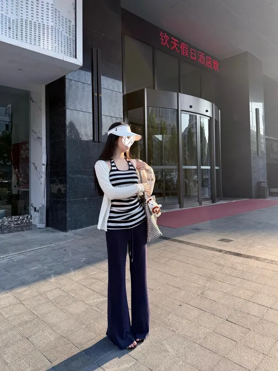 黑白条纹美背吊带背心女无袖夏季设计感辣妹挂脖上衣