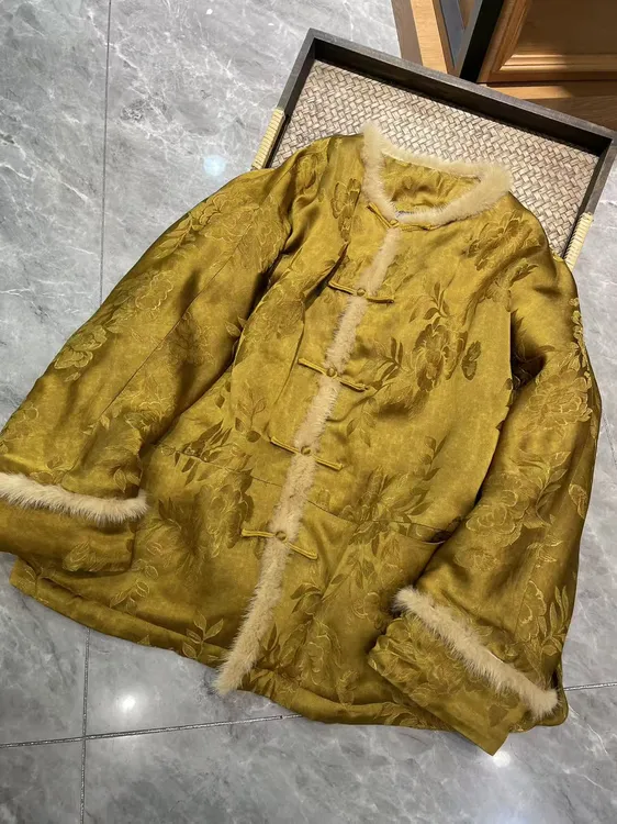 谢美丽-精选黄调领口全拼接对襟扣外套