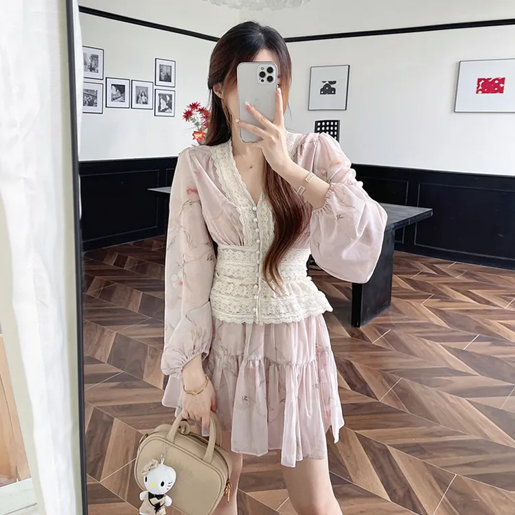 娇憨少女精致重工中古蕾丝衬衫短裙套装女士气质优雅印花小裙子