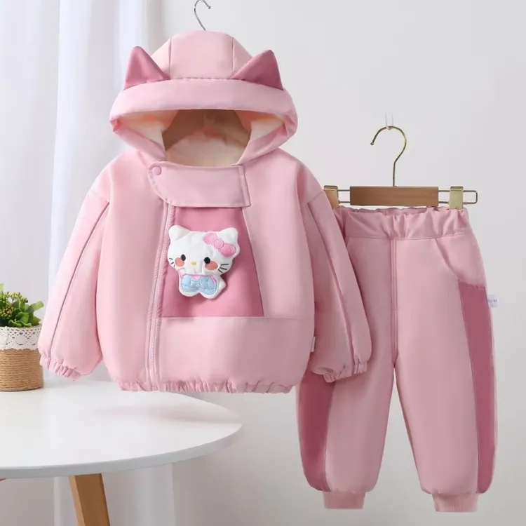 新款女小童冬款加绒加棉连帽冲锋衣套装女宝宝卡通冬季外出两件套
