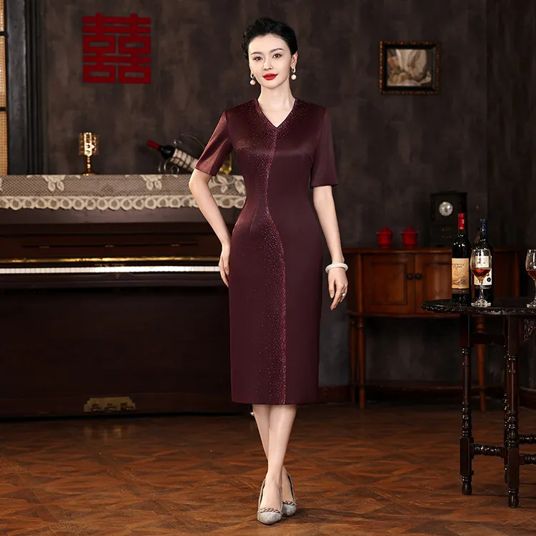 妈妈婚宴醋酸礼服2025春新款短袖V领喜庆红色显瘦气质妈妈敬酒服