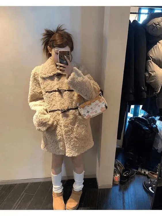 羊羔毛外套女中长款皮毛一体环保皮草加厚2025新款牛角扣保暖大衣