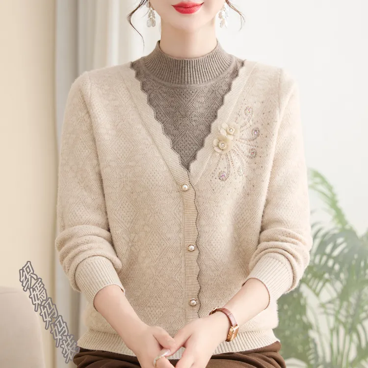 2025新款妈妈秋冬装针织加厚毛衣中老年女装假两件时尚气质打底衫