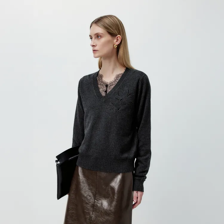 LYNEE【城市剪影】新 V领镂空绣花针织上衣 LGD2FSK098
