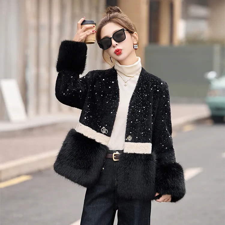 2025冬季新款时尚高级感保暖外套女洋气设计感显瘦仿皮草拼接上衣