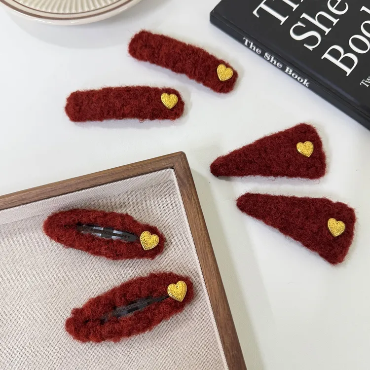 【天天专享】甜美可爱红色羊羔毛金色爱心发夹女新年氛围感碎发夹侧边夹
