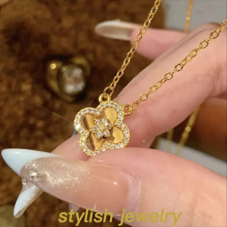 钛钢布艺吊坠 新中式国潮金色仿真不掉色虎眼四叶花吊坠项链