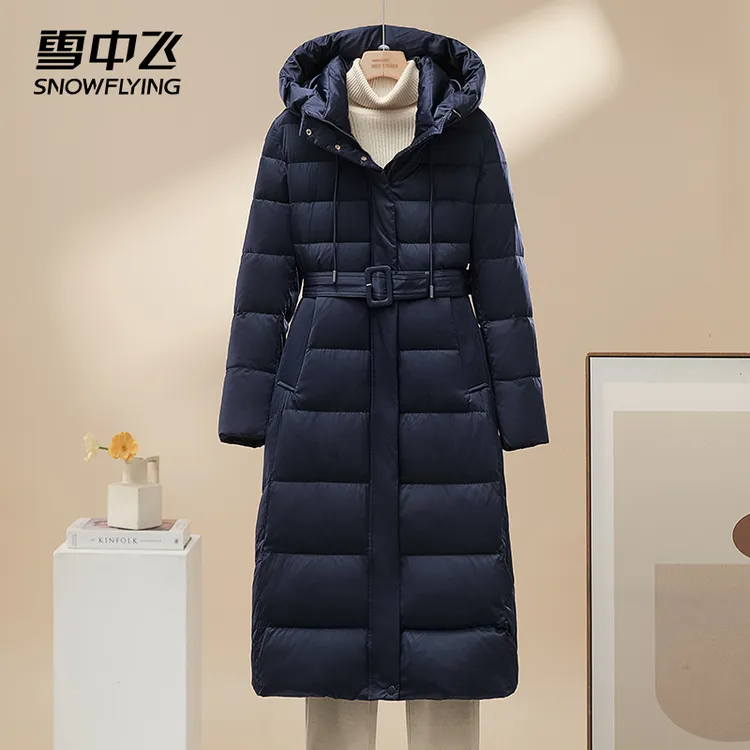 雪中飞2025新款羽绒服女秋冬高级感收腰女款修身气质长款冬装外套
