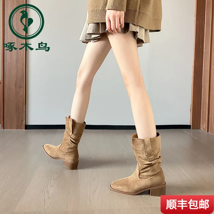 啄木鸟单靴时尚牛仔靴女2025春秋新款尖头粗跟褶皱堆堆短筒马丁靴