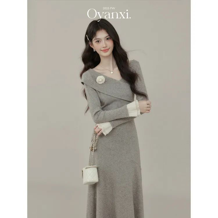 欧阳喜《线条美学》灰色V领连衣裙女秋冬季收腰修身气质a字长裙子