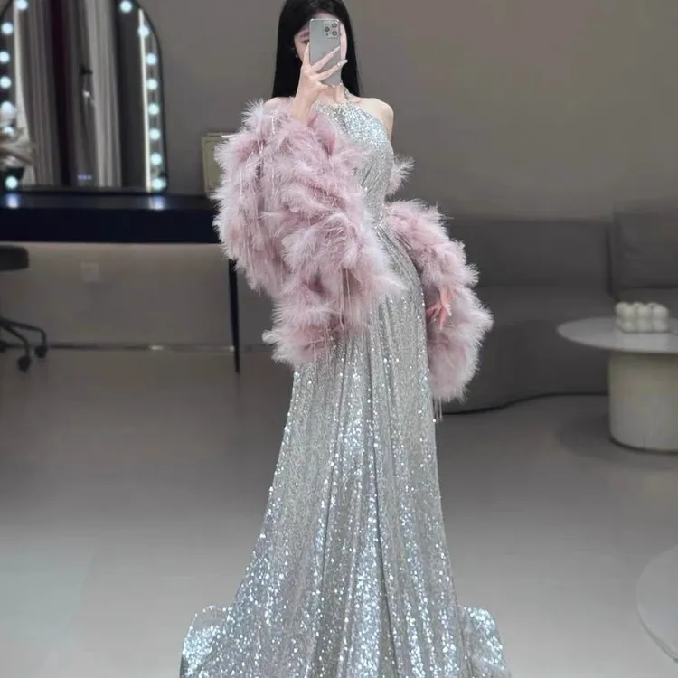 法式挂脖敬酒服新娘2025新款轻奢气质粉色羽毛披肩宴会亮片晚礼服