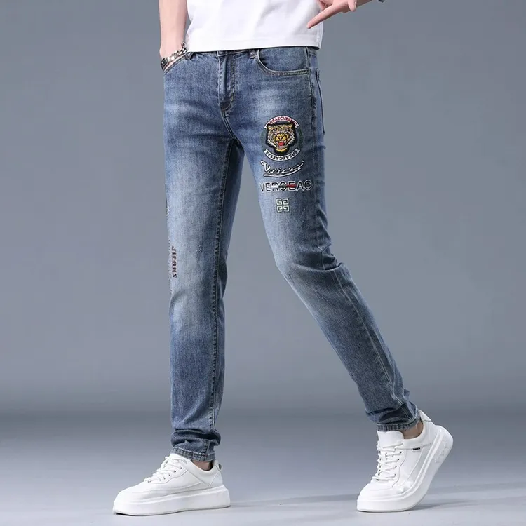 2025夏季新款刺绣牛仔裤男小脚修身弹力百搭潮流男生高端潮牌个性