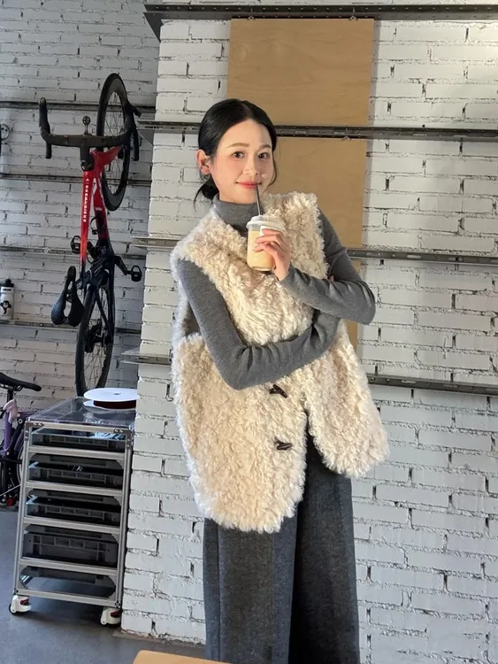 马夹厚款毛毛马甲纽扣无袖女加厚V领外套冬季常规马夹气质