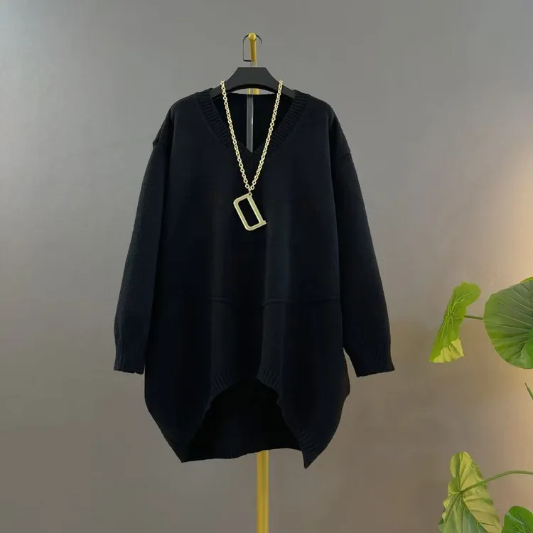 慵懒风秋季针织V领常规毛针织衫黑色百搭细针织大码宽松藏肉毛衣