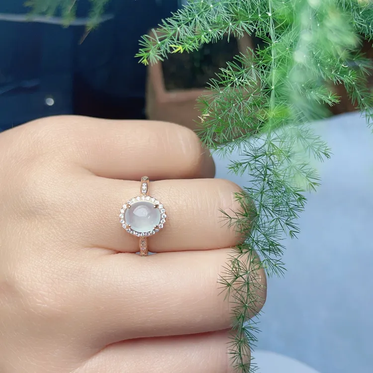 银镶翡翠冰蛋戒指