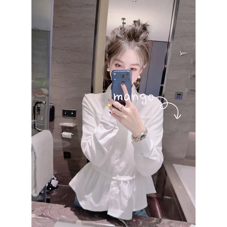 网红欧货冬季季新款设计感白色荷叶边翻领衬衫女宽松显瘦纽扣上衣