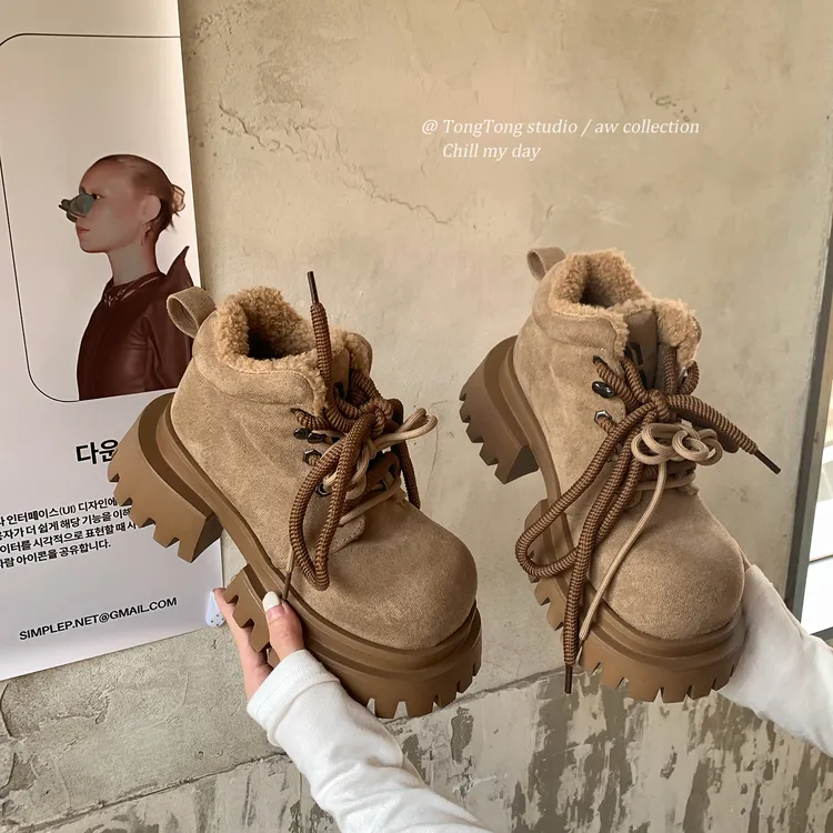 TONG潼潼大头厚底马丁靴女2025新款复古德比小个子增高加绒短靴子