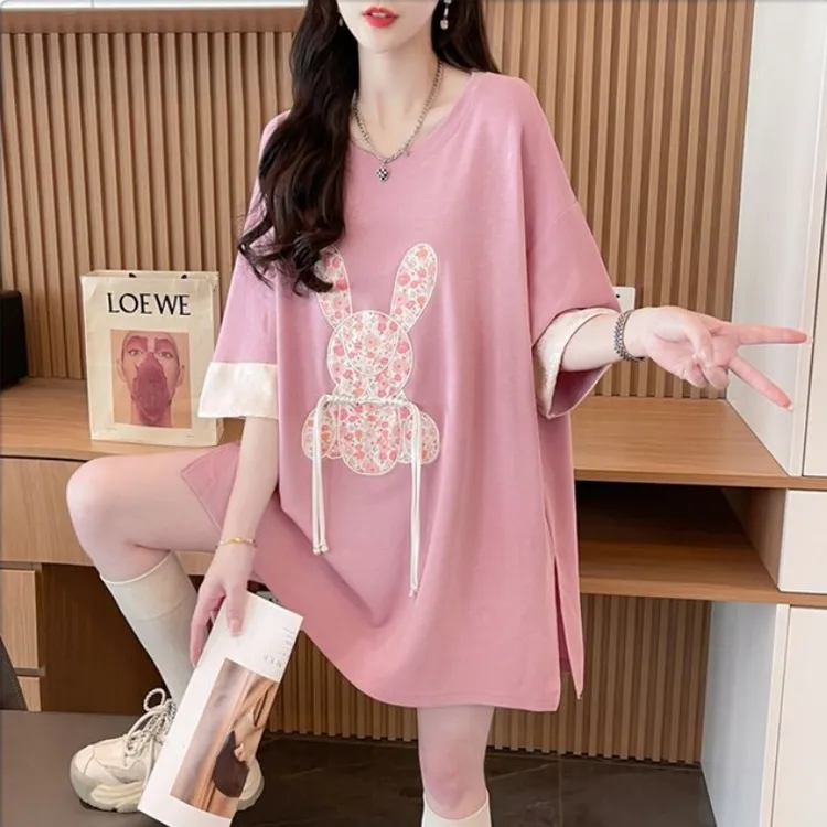 今年流行的漂亮短袖体恤女夏季新爆款中长款宽松学院风纯棉上衣女