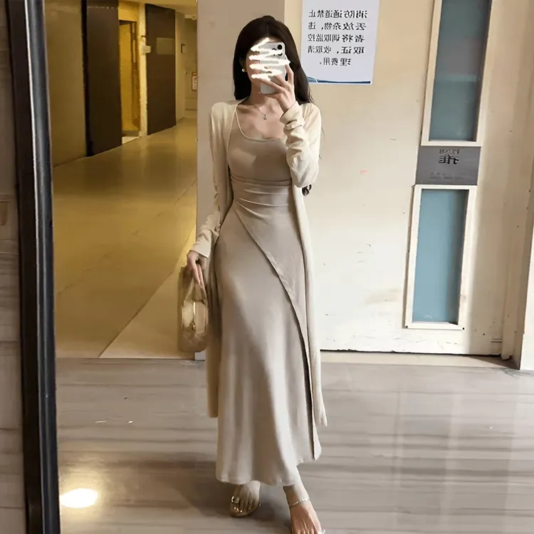 纯欲辣妹卡其色针织连衣裙子女早秋季2025新款高级感收腰长裙套装