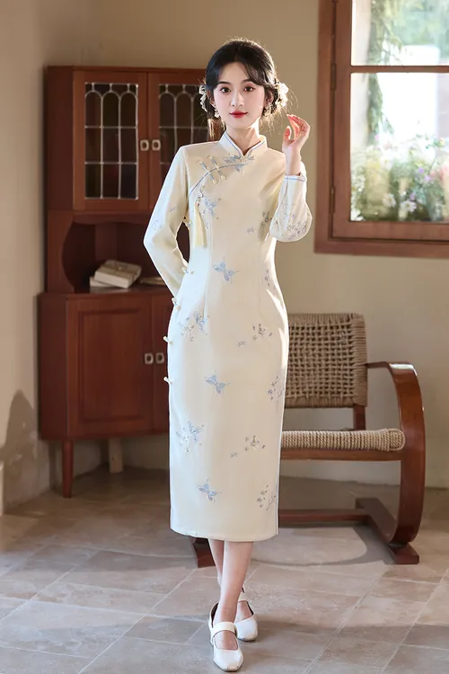 长袖旗袍2025年中式刺绣秋季改良新款年轻连衣裙少女日常气质修身