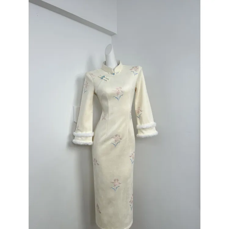 妤晴Yu米白绣花新中式倒大袖旗袍女2025冬新款加绒保暖改良年轻款