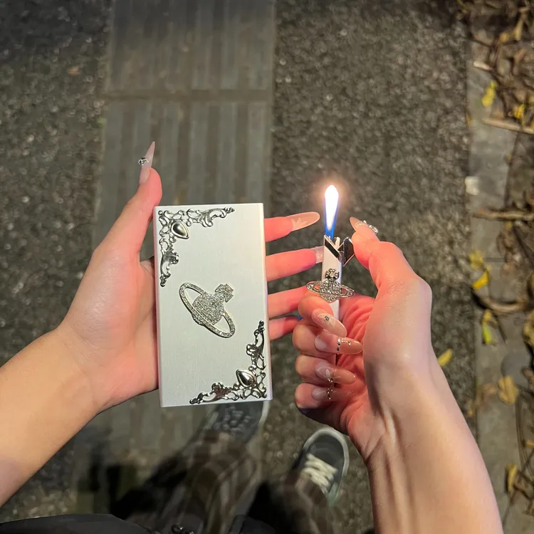 (KS手作）手作高颜值水钻土星细长条金属充气打火机女送礼小众创意