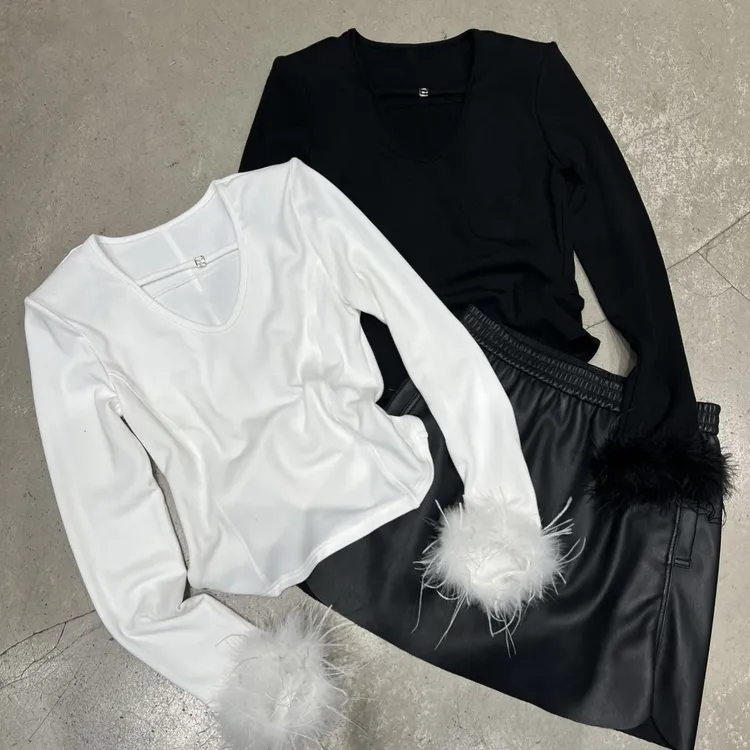 高级感法式V领毛毛袖口秋冬修身显瘦百搭长袖T恤打底衫女上衣新款