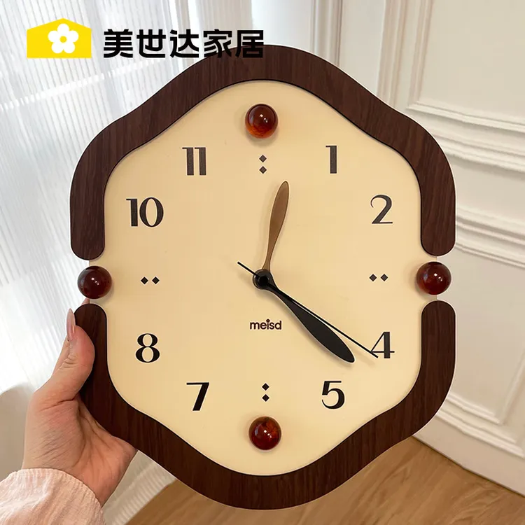 美世达中古风钟表挂钟客厅2024新款创意奶油风家用简约挂墙时钟