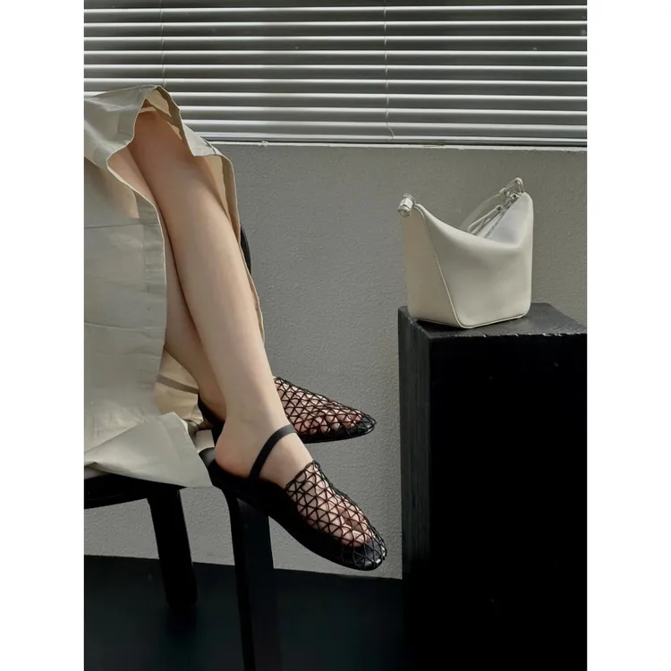 2025夏季小众网面编织镂空包头拖鞋外穿平底凉拖一字带渔网凉鞋女