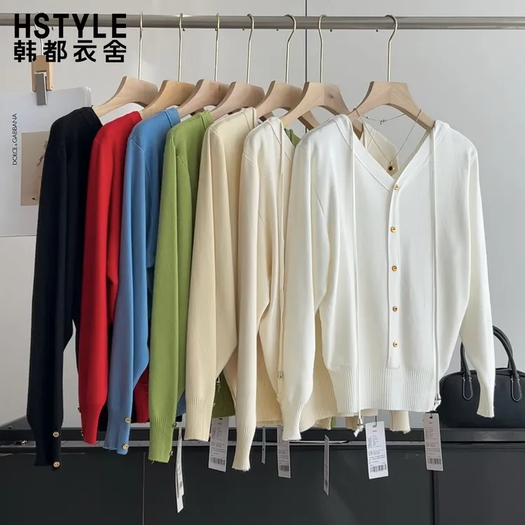 时尚V领抽绳排扣针织衫女2025秋季新款小众简约通勤百搭气质毛衣