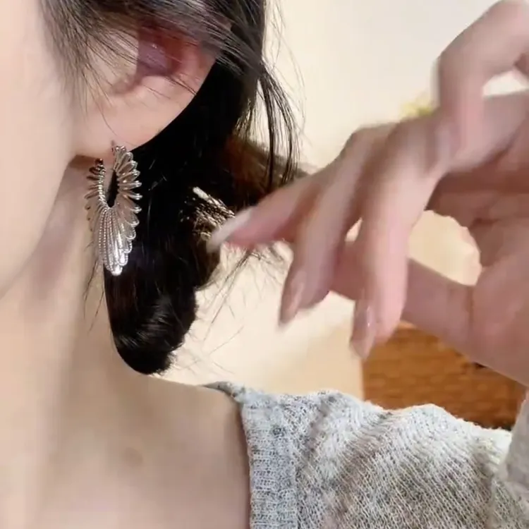 铜合金无非金属耳饰 夸张设计感线条桃心耳扣女个性爱心耳环耳饰