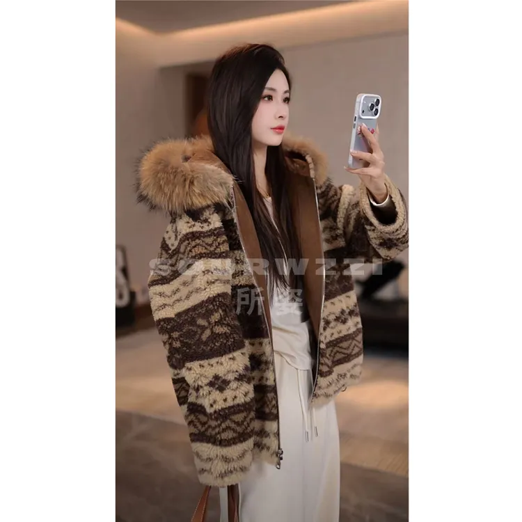 SOURWZZI/所姿新款【费尔岛】连帽冬季时尚女士羊毛外套SZ-25571