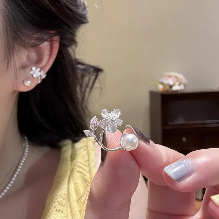 时尚小清新花朵仿珍珠耳钉银针精致耳扣小巧设计百搭爆款耳环3700