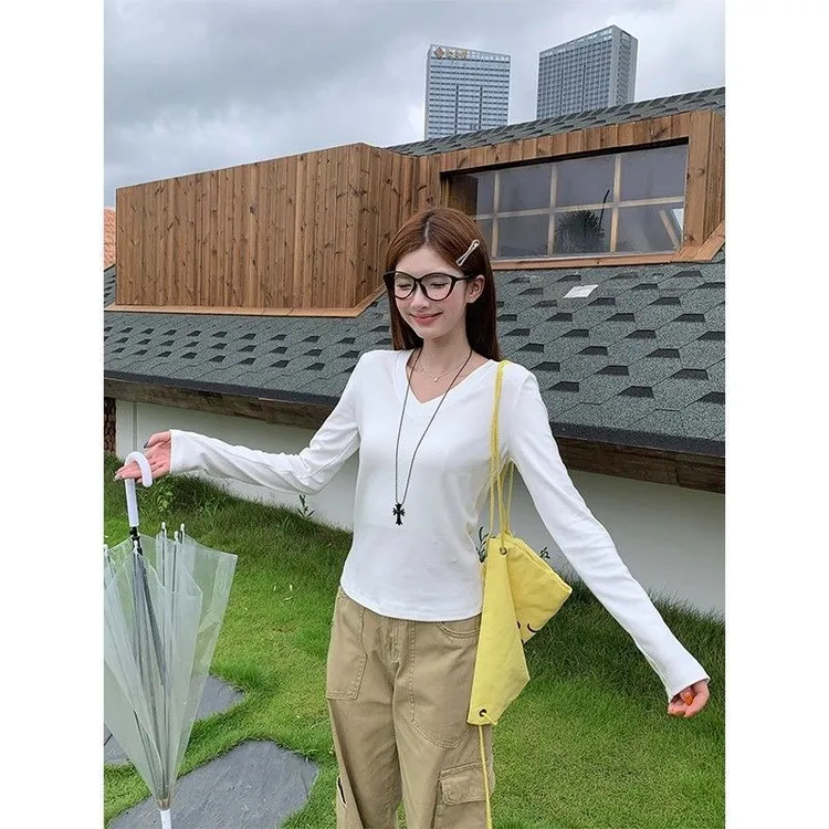 精梳棉正肩长袖T恤女收腰显瘦辣妹秋冬新款打底衫修身v领短款上衣