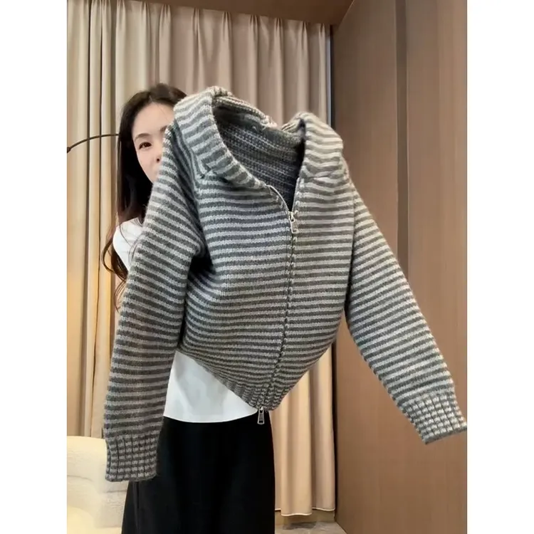 【现货】今年流行秋季软糯宽松慵懒风奶fufu针织衫灰色条纹连帽毛衣