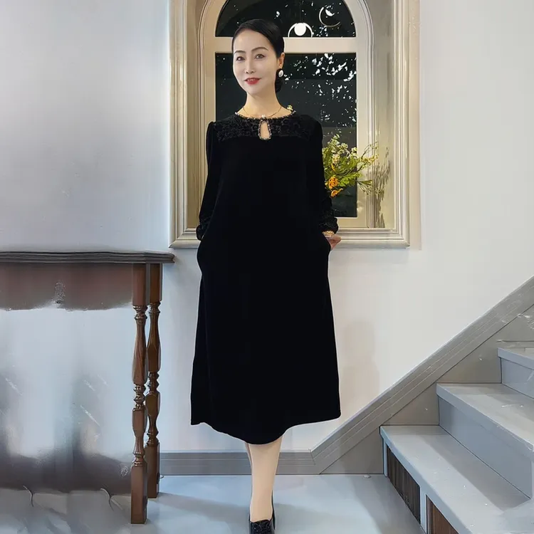 81090中老年妈妈高端过膝长裙子丝绒钩花宽松大码气质减龄连衣裙