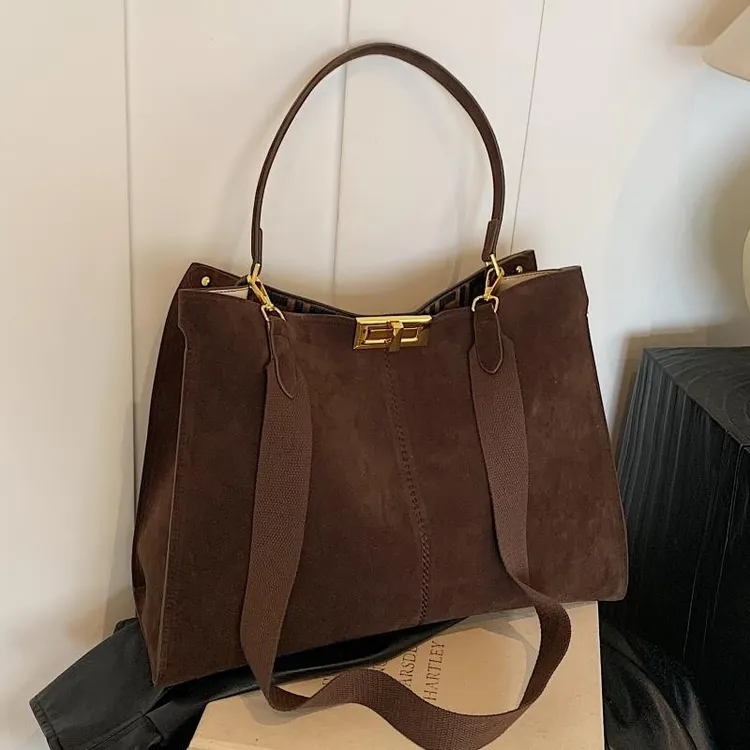 高级感复古磨砂机车包包包女新款大容量通勤单肩腋下包手提托特包