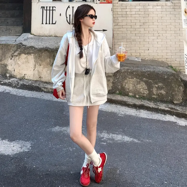 白灰色连帽卫衣外套女2025秋季新款宽松外搭开衫炸街独特漂亮上衣