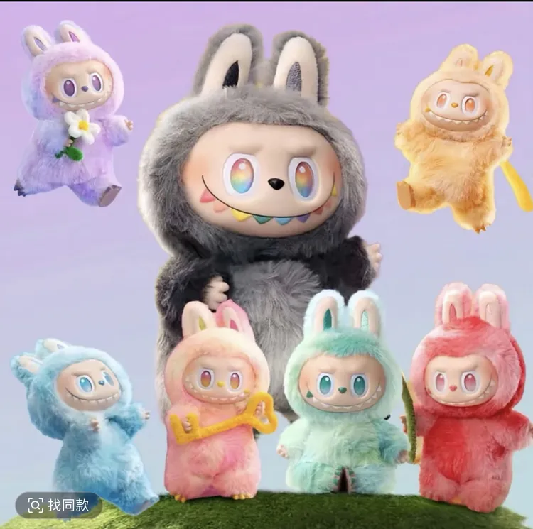 卡通风格三代搪胶毛绒公仔创意潮玩制品拉多步步