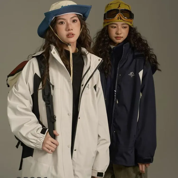 户外运动三合一冲锋衣保暖实用