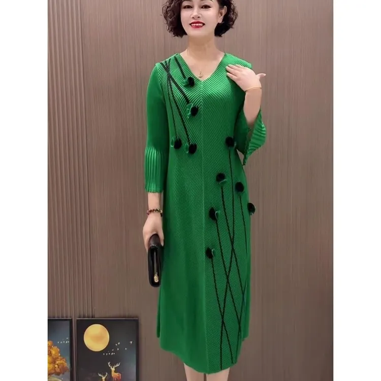 802褶皱时尚新款夏气质秋季大码宽松遮肉妈妈洋气立体花连衣裙子