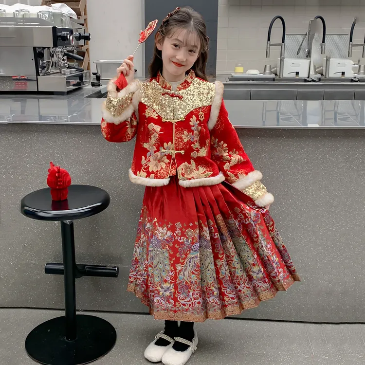 女童汉服新中式儿童马面裙套装冬装2026新款女孩国风新年装拜年服