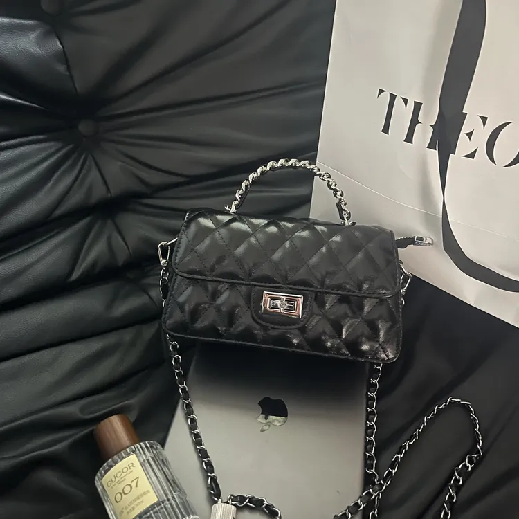 2025春季新款氛围菱格链条小香风单肩斜挎包手拎包设计简约百搭