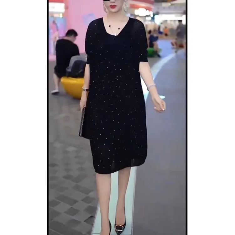 新款V领重工女裙中长款宽松显瘦连衣裙
