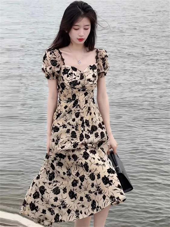 茶歇法式碎花连衣裙子女夏季2024新款小个子海边度假气质绝美长裙